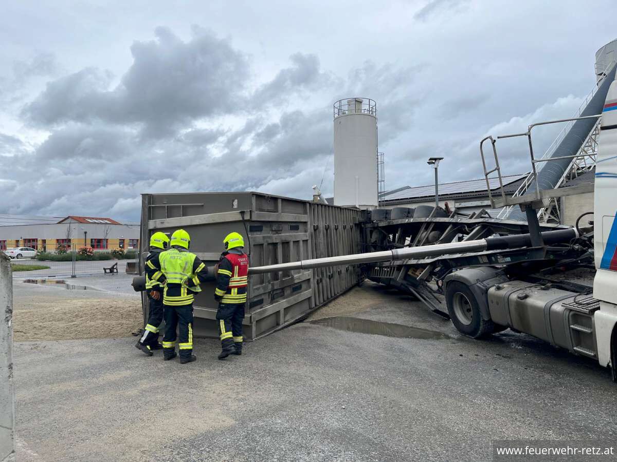 Foto 3, 05.06.2026, Technischer Einsatz - LKW-Bergung Foto 3, 05.06.2026, Technischer Einsatz - LKW-Bergung
