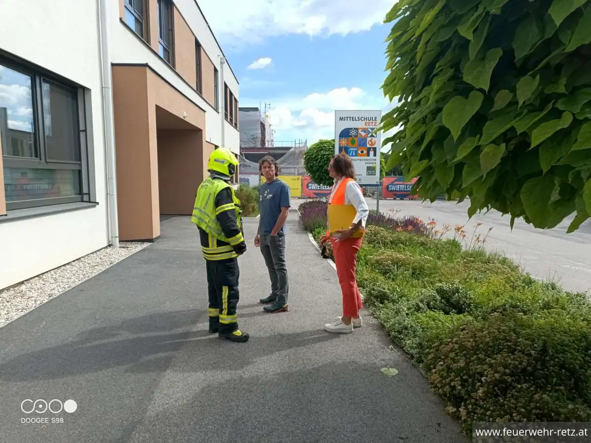 Foto 9, 15.06.2026, Erfolgreiche Übungen der Feuerwehr Retz im Kindergarten und in der Mittelschule Foto 9, 15.06.2026, Erfolgreiche Übungen der Feuerwehr Retz im Kindergarten und in der Mittelschule