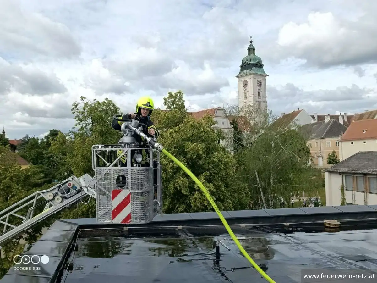 Foto 12, 15.06.2026, Erfolgreiche Übungen der Feuerwehr Retz im Kindergarten und in der Mittelschule Foto 12, 15.06.2026, Erfolgreiche Übungen der Feuerwehr Retz im Kindergarten und in der Mittelschule