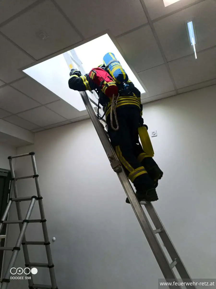 Foto 15, 15.06.2026, Erfolgreiche Übungen der Feuerwehr Retz im Kindergarten und in der Mittelschule Foto 15, 15.06.2026, Erfolgreiche Übungen der Feuerwehr Retz im Kindergarten und in der Mittelschule