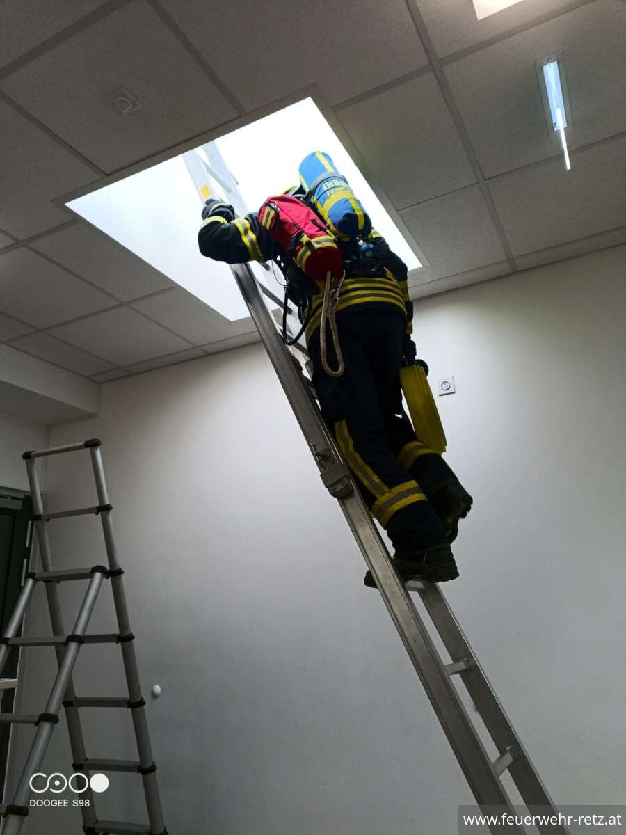 Foto 15, 15.06.2026, Erfolgreiche Übungen der Feuerwehr Retz im Kindergarten und in der Mittelschule Foto 15, 15.06.2026, Erfolgreiche Übungen der Feuerwehr Retz im Kindergarten und in der Mittelschule