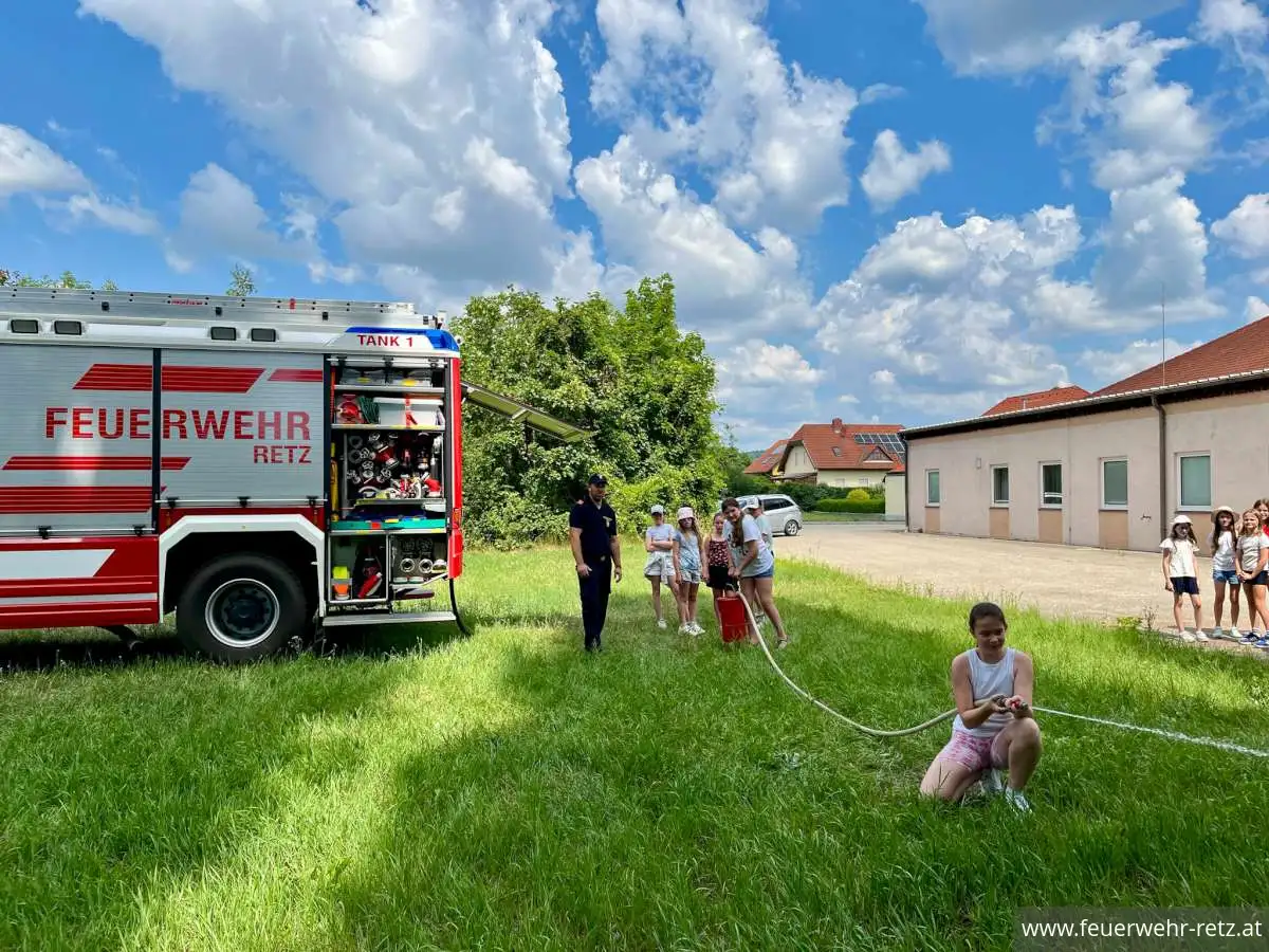 Foto 7, 23.06.2026, Besuch der Volksschule Retz bei der Freiwilligen Feuerwehr Retz Foto 7, 23.06.2026, Besuch der Volksschule Retz bei der Freiwilligen Feuerwehr Retz