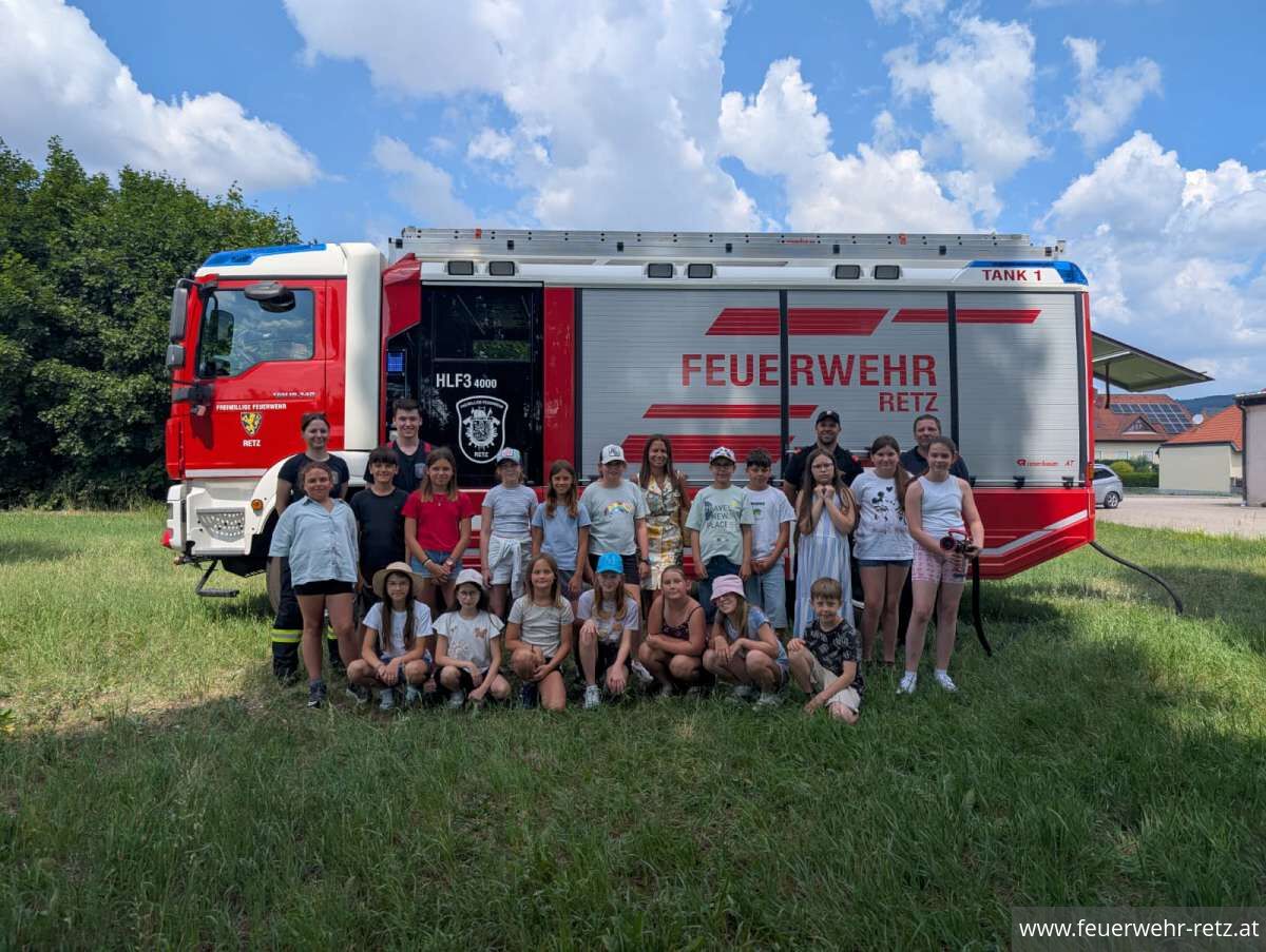 Foto 8, 23.06.2026, Besuch der Volksschule Retz bei der Freiwilligen Feuerwehr Retz