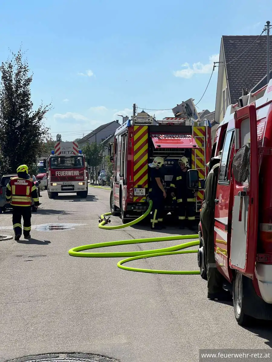 Foto 4, 10.08.2026, Brandeinsatz - Gebäudebrand in Zellerndorf Foto 4, 10.08.2026, Brandeinsatz - Gebäudebrand in Zellerndorf