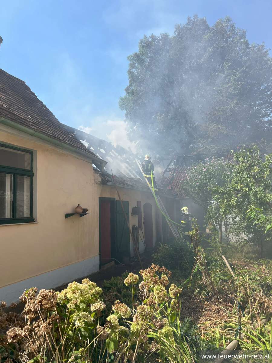 Foto 5, 10.08.2026, Brandeinsatz - Gebäudebrand in Zellerndorf Foto 5, 10.08.2026, Brandeinsatz - Gebäudebrand in Zellerndorf
