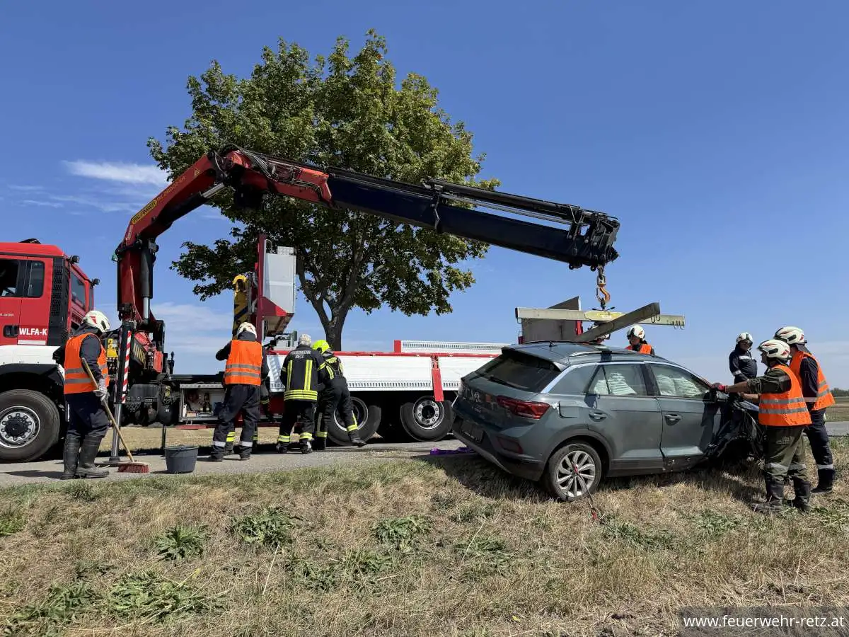 Foto 3, 27.08.2026, Technischer Einsatz - PKW-Bergung
