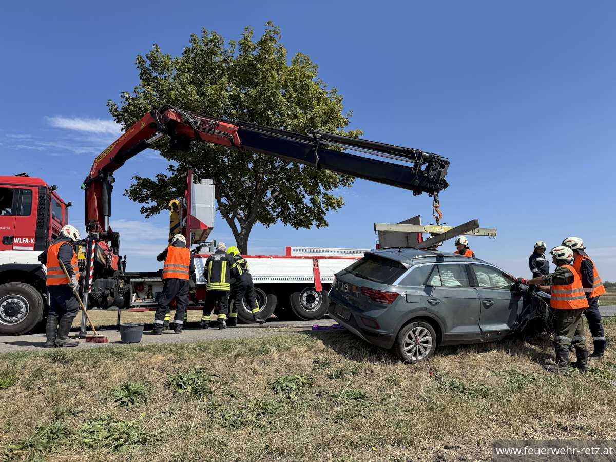 Foto 3, 27.08.2026, Technischer Einsatz - PKW-Bergung