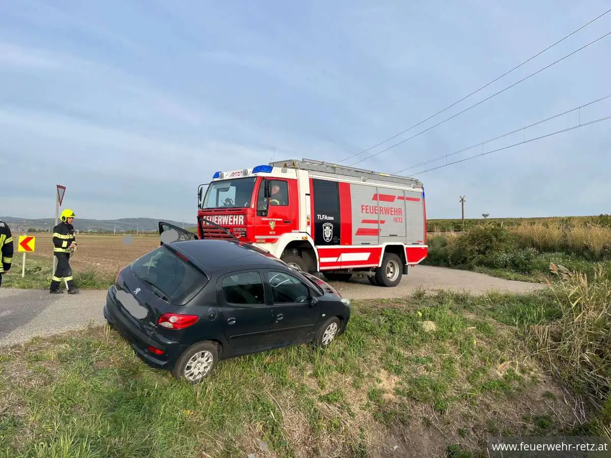 Foto 2, 05.10.2026, Technischer Einsatz - PKW-Bergung Foto 2, 05.10.2026, Technischer Einsatz - PKW-Bergung