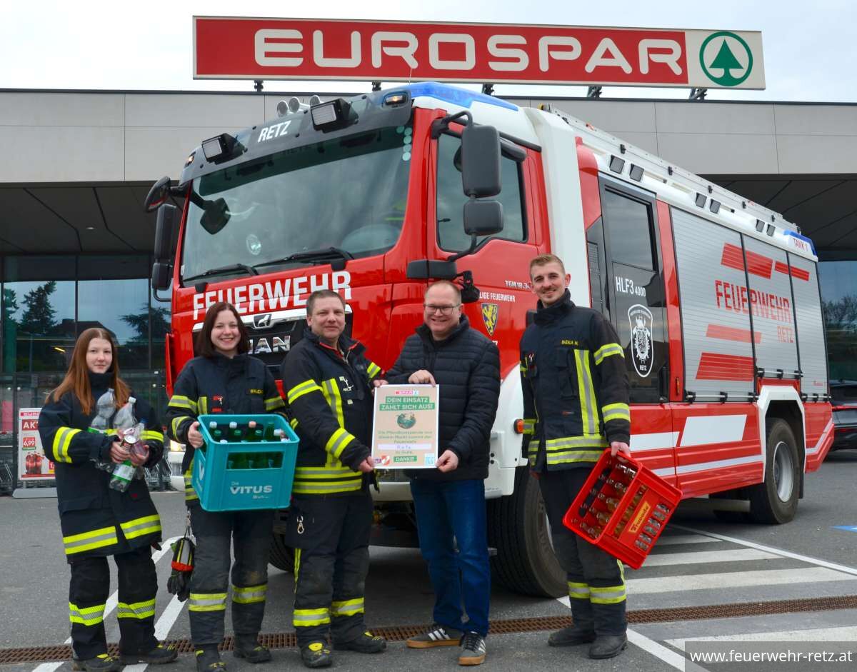 Foto 1, 13.04.2026, Ein kleiner Knopfdruck mit großer Wirkung! - Feuerwehr Retz mit Pfandbonspende unterstützen