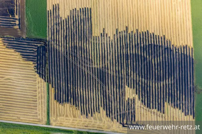 Foto 1, 23.07.2021, Brandeinsatz - Strohbrand nach Erntearbeiten