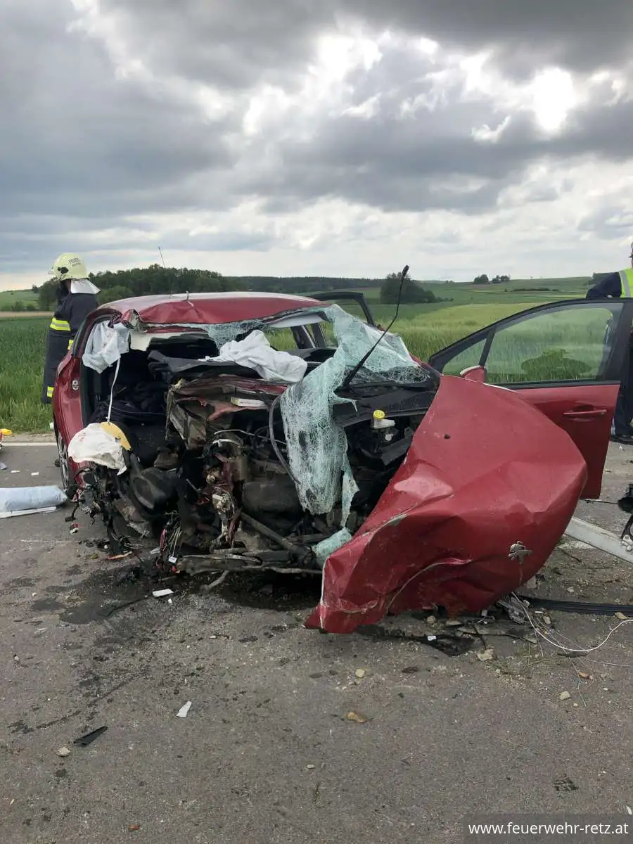 Foto 3, 25.05.2023, Technischer Einsatz - Verkehrsunfall mit eingeklemmter Person Foto 3, 25.05.2023, Technischer Einsatz - Verkehrsunfall mit eingeklemmter Person