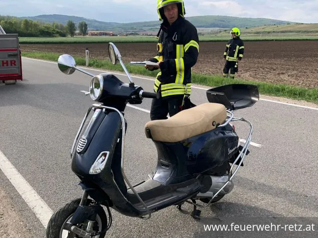 Foto 1, 11.05.2023, Technischer Einsatz - Bergung nach Mopedsturz Foto 1, 11.05.2023, Technischer Einsatz - Bergung nach Mopedsturz