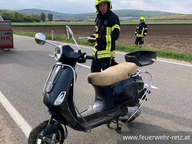 Foto 1, 11.05.2023, Technischer Einsatz - Bergung nach Mopedsturz