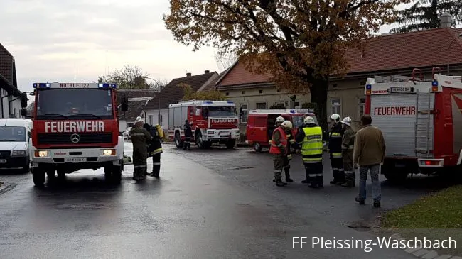 Foto 8, 30.10.2018, Brandeinsatz - Scheunenbrand in Pleissing-Waschbach