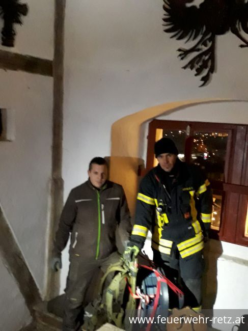 Foto 2, 20.12.2018, Neue Sirene am Rathausturm von Retz