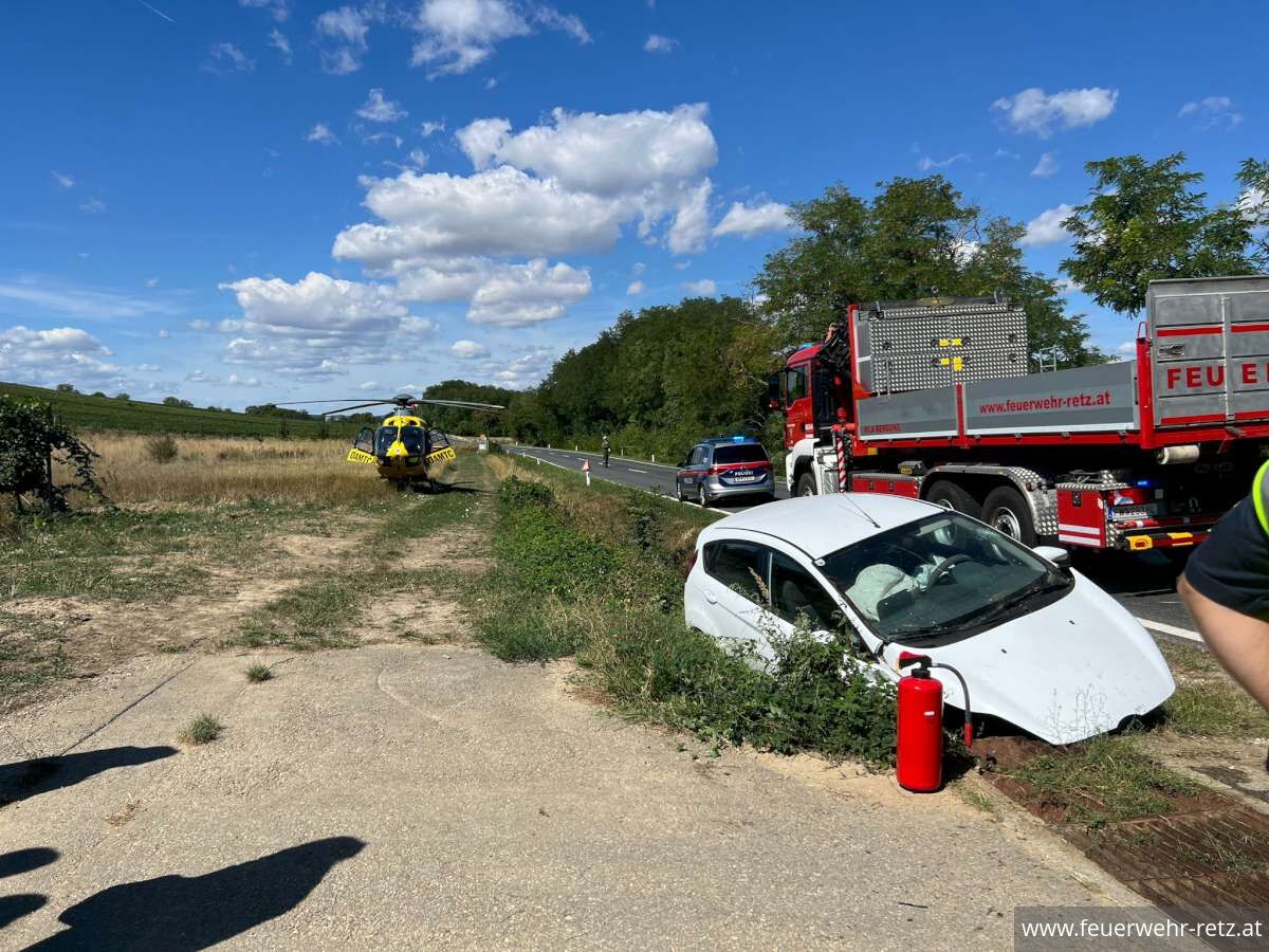 Foto 1, 02.09.2026, Technischer Einsatz - Fahrzeugbergung in Zellerndorf Foto 1, 02.09.2026, Technischer Einsatz - Fahrzeugbergung in Zellerndorf