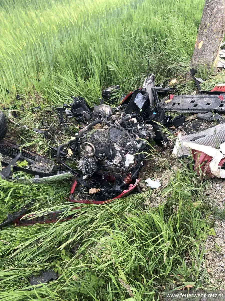 Foto 4, 25.05.2023, Technischer Einsatz - Verkehrsunfall mit eingeklemmter Person Foto 4, 25.05.2023, Technischer Einsatz - Verkehrsunfall mit eingeklemmter Person