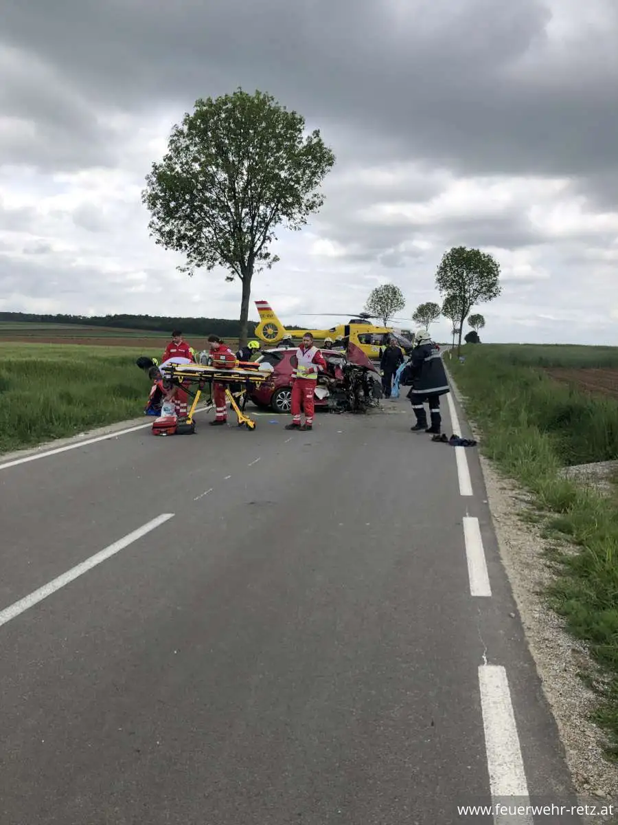 Foto 6, 25.05.2023, Technischer Einsatz - Verkehrsunfall mit eingeklemmter Person Foto 6, 25.05.2023, Technischer Einsatz - Verkehrsunfall mit eingeklemmter Person