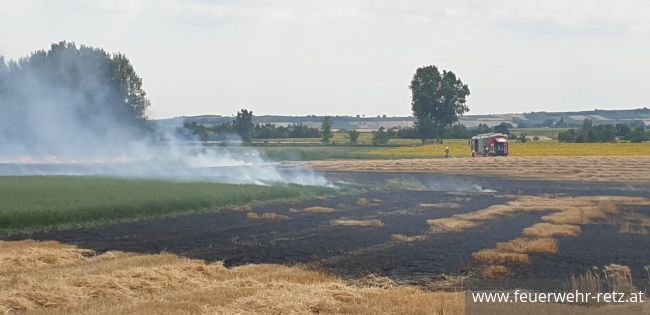Foto 2, 23.07.2021, Brandeinsatz - Strohbrand nach Erntearbeiten