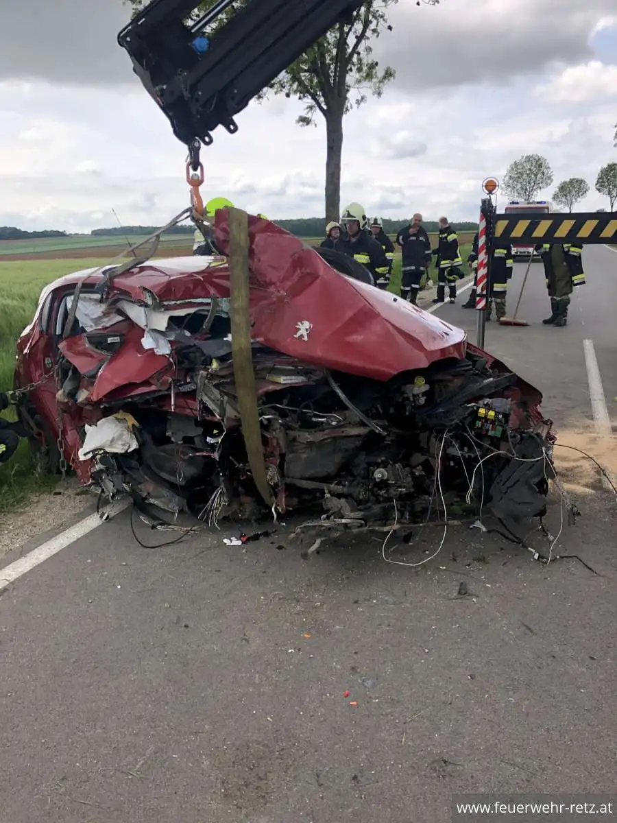 Foto 7, 25.05.2023, Technischer Einsatz - Verkehrsunfall mit eingeklemmter Person Foto 7, 25.05.2023, Technischer Einsatz - Verkehrsunfall mit eingeklemmter Person