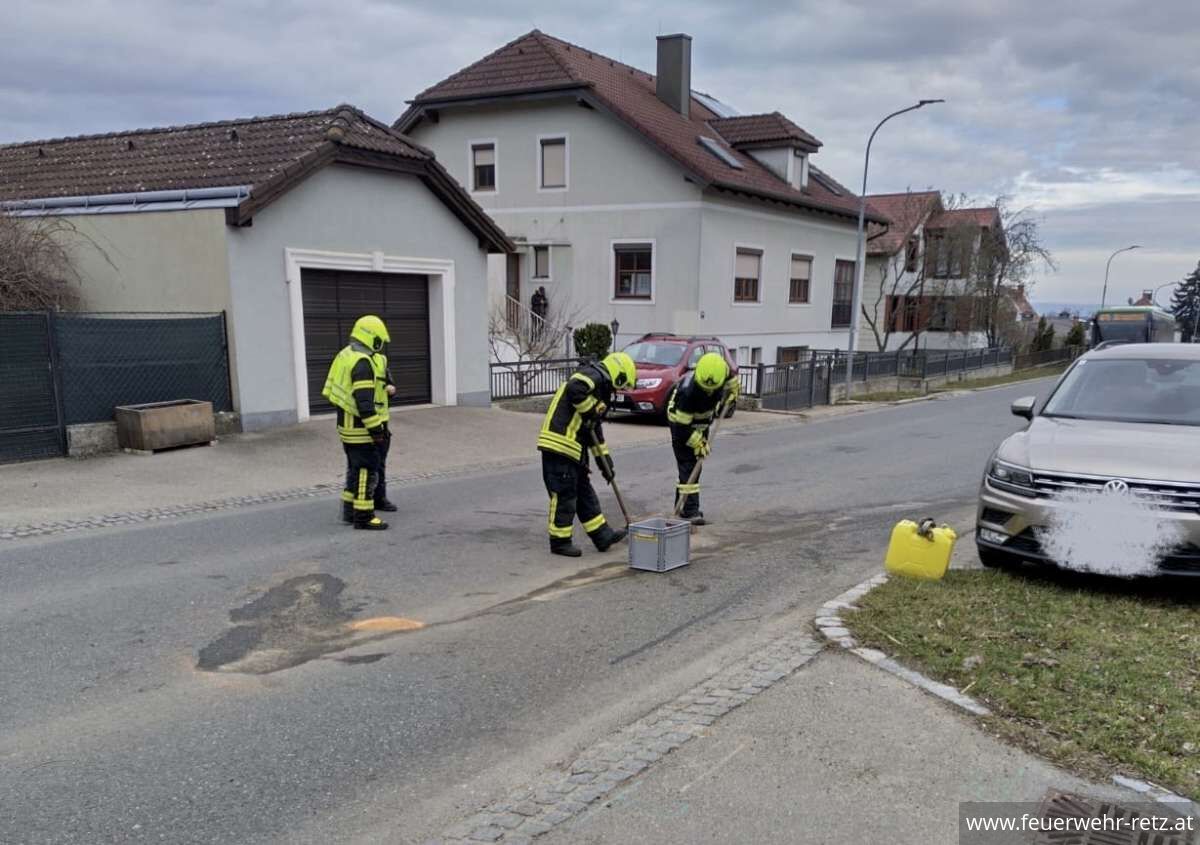 Foto 1, 23.02.2024, Technischer Einsatz - PKW-Bergung Foto 1, 23.02.2024, Technischer Einsatz - PKW-Bergung