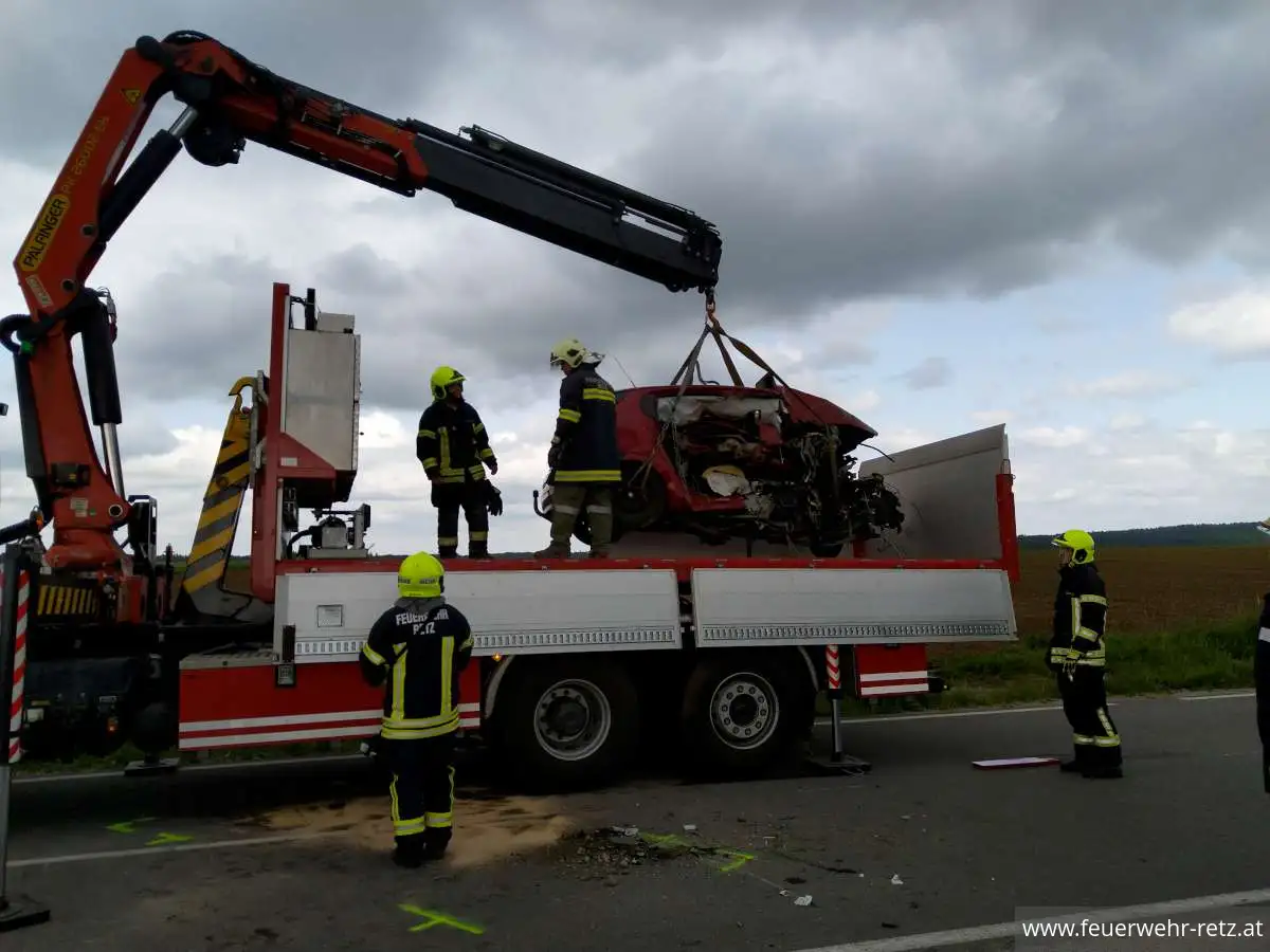 Foto 8, 25.05.2023, Technischer Einsatz - Verkehrsunfall mit eingeklemmter Person Foto 8, 25.05.2023, Technischer Einsatz - Verkehrsunfall mit eingeklemmter Person