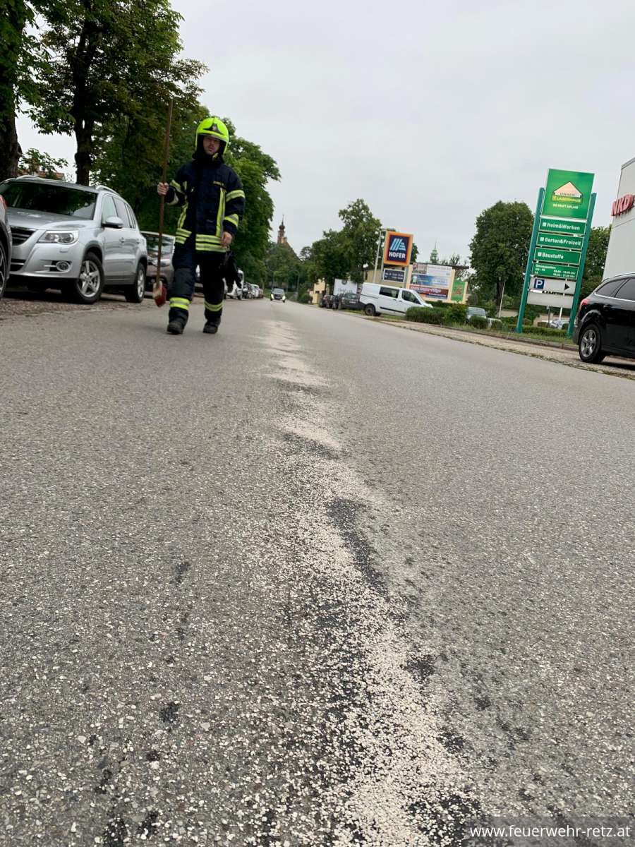 Foto 4, 21.05.2024, Schadstoffeinsatz - Betriebsmittelaustritt aus PKW Foto 4, 21.05.2024, Schadstoffeinsatz - Betriebsmittelaustritt aus PKW