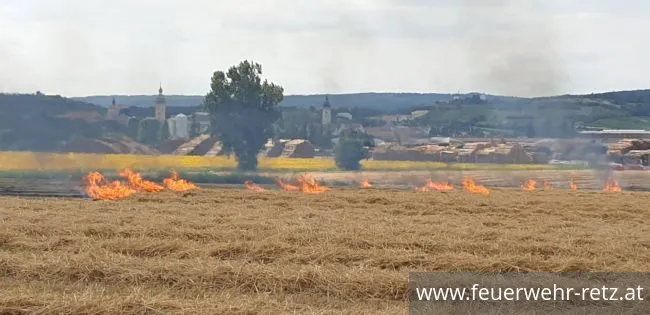 Foto 3, 23.07.2021, Brandeinsatz - Strohbrand nach Erntearbeiten