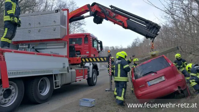Foto 1, 09.02.2019, Technischer Einsatz - Fahrzeugbergung nach Verkehrsunfall Foto 1, 09.02.2019, Technischer Einsatz - Fahrzeugbergung nach Verkehrsunfall