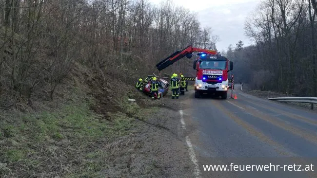 Foto 2, 09.02.2019, Technischer Einsatz - Fahrzeugbergung nach Verkehrsunfall Foto 2, 09.02.2019, Technischer Einsatz - Fahrzeugbergung nach Verkehrsunfall