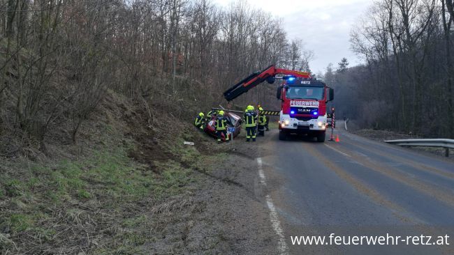 Foto 2, 09.02.2019, Technischer Einsatz - Fahrzeugbergung nach Verkehrsunfall
