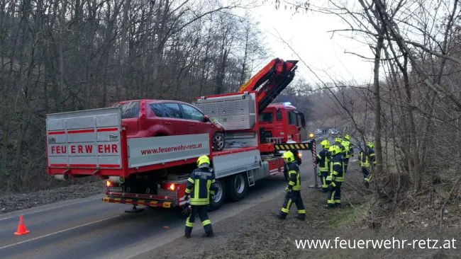 Foto 3, 09.02.2019, Technischer Einsatz - Fahrzeugbergung nach Verkehrsunfall Foto 3, 09.02.2019, Technischer Einsatz - Fahrzeugbergung nach Verkehrsunfall