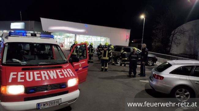 Foto 1, 21.12.2021, Schadstoffeinsatz - Ölverlust bei PKW Foto 1, 21.12.2021, Schadstoffeinsatz - Ölverlust bei PKW