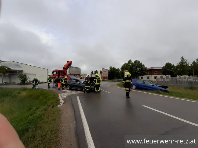 Foto 1, 15.06.2020, Technischer Einsatz - Fahrzeugbergung nach Zusammenstoß