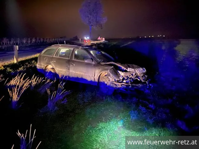 Foto 1, 10.11.2020, Technischer Einsatz - Verkehrsunfall nähe Bahnübergang