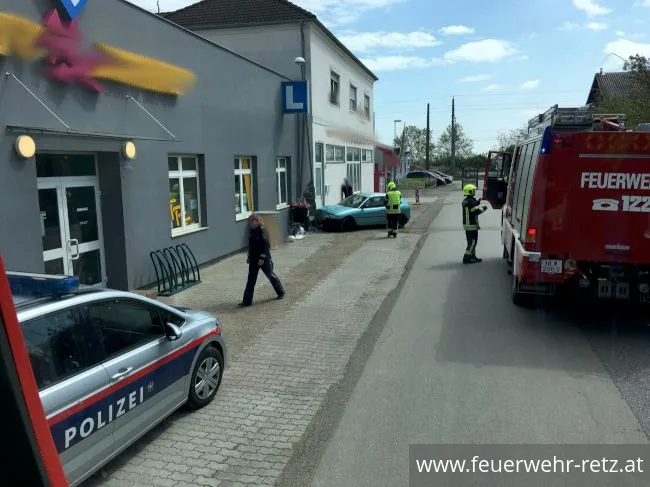 Foto 1, 02.05.2019, Technischer Einsatz - Fahrzeugbergung nach Verkehrsunfall