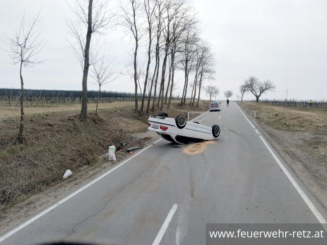 Foto 1, 20.03.2022, Technischer Einsatz - Fahrzeugbergung nach Verkehrsunfall