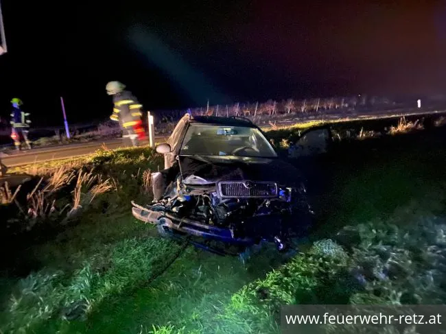Foto 2, 10.11.2020, Technischer Einsatz - Verkehrsunfall nähe Bahnübergang