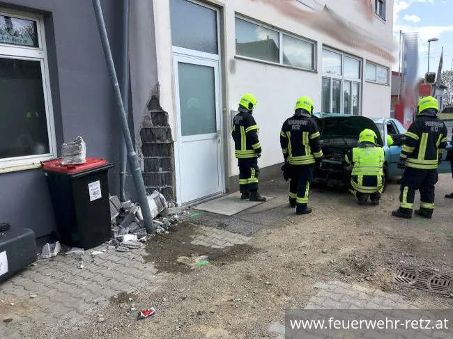 Foto 2, 02.05.2019, Technischer Einsatz - Fahrzeugbergung nach Verkehrsunfall