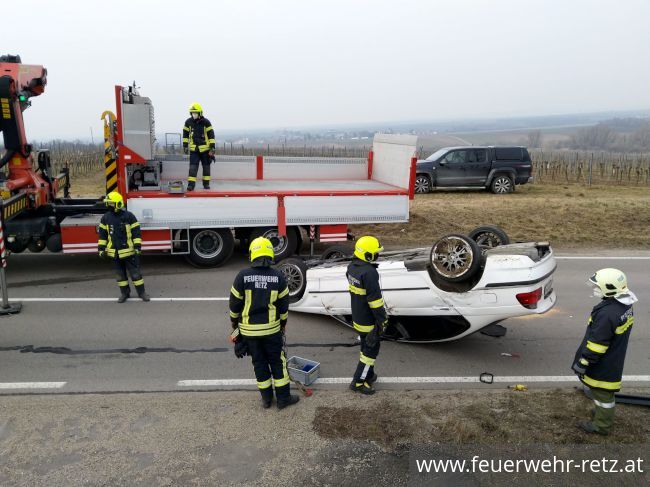Foto 2, 20.03.2022, Technischer Einsatz - Fahrzeugbergung nach Verkehrsunfall