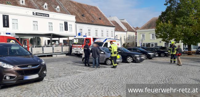 Foto 2, 18.10.2021, Technischer Einsatz - Verkehrsunfall am Retzer Hauptplatz Foto 2, 18.10.2021, Technischer Einsatz - Verkehrsunfall am Retzer Hauptplatz