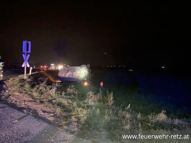Foto 3, 10.11.2020, Technischer Einsatz - Verkehrsunfall nähe Bahnübergang