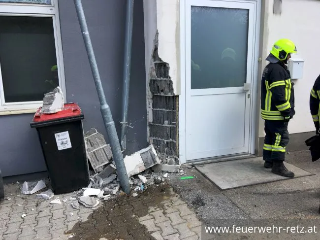 Foto 3, 02.05.2019, Technischer Einsatz - Fahrzeugbergung nach Verkehrsunfall