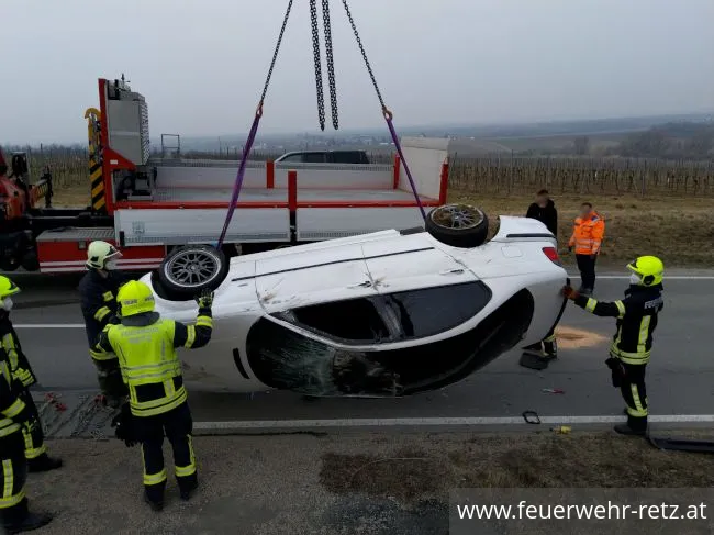 Foto 3, 20.03.2022, Technischer Einsatz - Fahrzeugbergung nach Verkehrsunfall