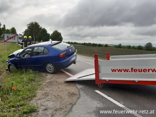 Foto 6, 15.06.2020, Technischer Einsatz - Fahrzeugbergung nach Zusammenstoß Foto 6, 15.06.2020, Technischer Einsatz - Fahrzeugbergung nach Zusammenstoß