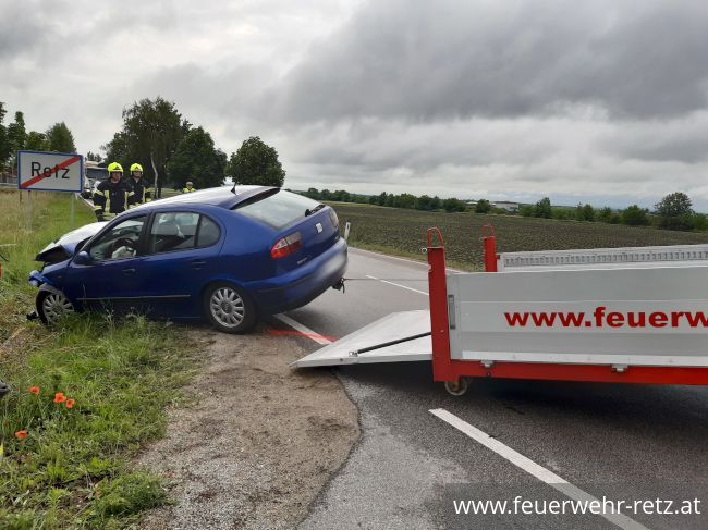 Foto 6, 15.06.2020, Technischer Einsatz - Fahrzeugbergung nach Zusammenstoß