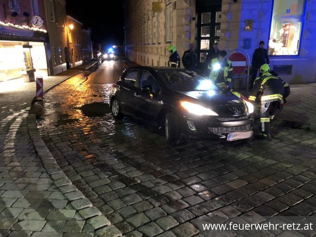 Foto 1, 11.01.2022, Technischer Einsatz - Unfall nach Wassergebrechen Foto 1, 11.01.2022, Technischer Einsatz - Unfall nach Wassergebrechen