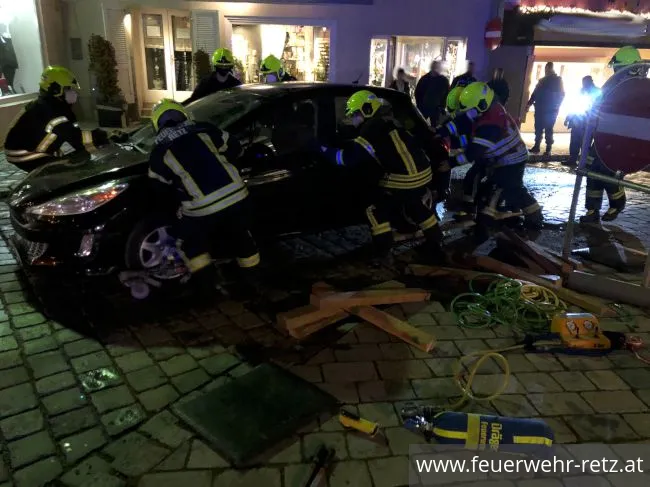 Foto 6, 11.01.2022, Technischer Einsatz - Unfall nach Wassergebrechen