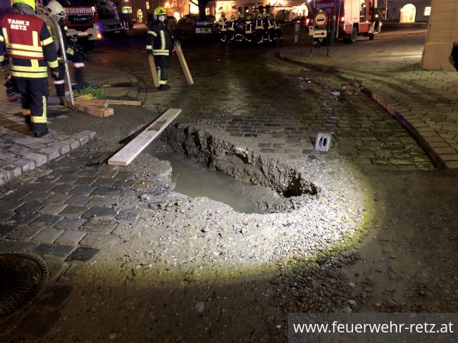Foto 8, 11.01.2022, Technischer Einsatz - Unfall nach Wassergebrechen Foto 8, 11.01.2022, Technischer Einsatz - Unfall nach Wassergebrechen