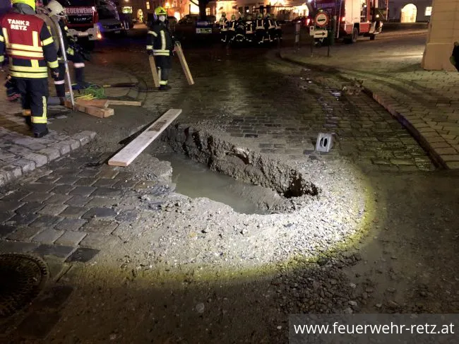 Foto 8, 11.01.2022, Technischer Einsatz - Unfall nach Wassergebrechen